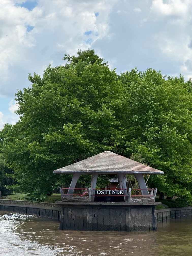 Mirador llamado Ostende en las islas del Delta de Tigre